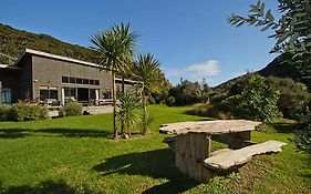 Piha Beachstay Accommodation